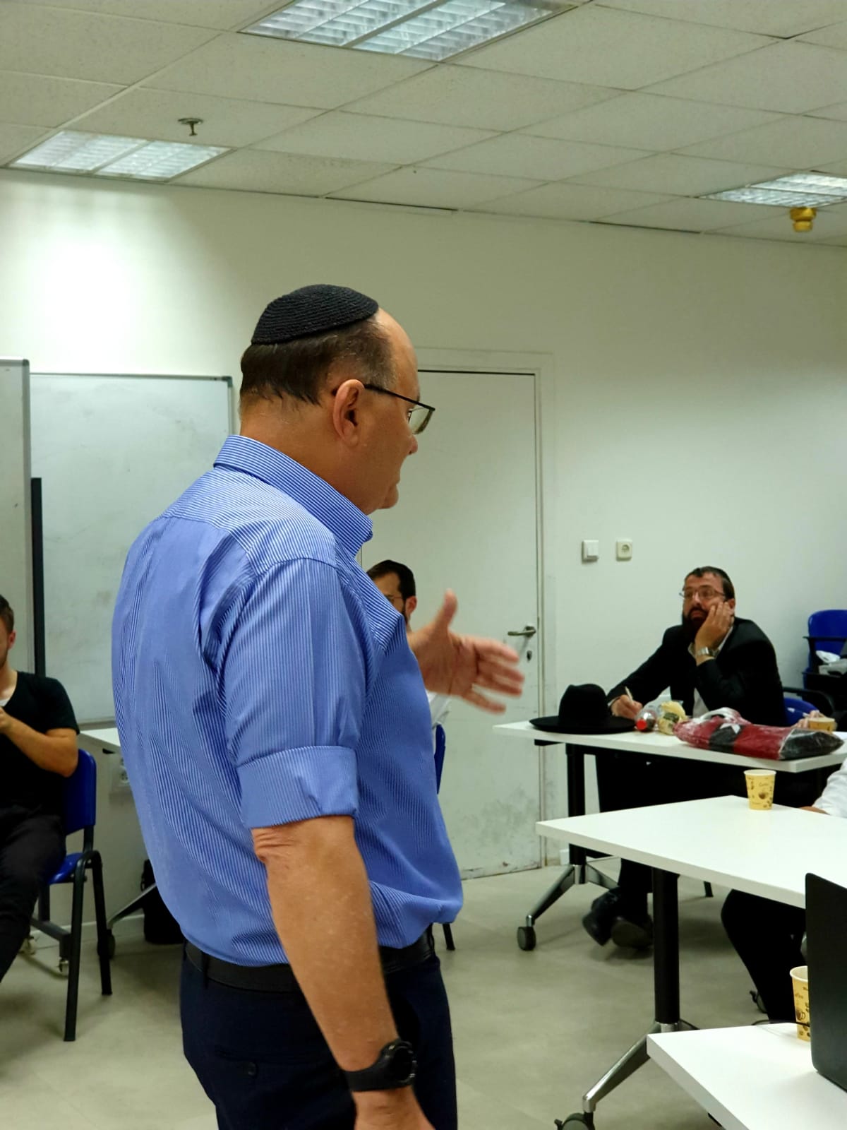 צביקה עידן מנחה הקורס