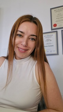 טניה פינקל, נטורופתית והרבליסטית קלינית